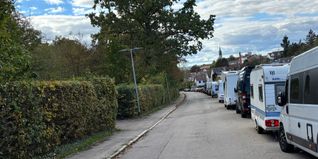 In der Herrschaftsgartenstraße nehmen Wohnmobile nach Ansicht von Dr. Ulrich Wellmann viel Platz weg